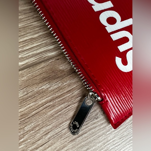 FAUX NWOT CLUTCH W STRAP - I ACCEPT ALL REASONABLE OFFERS - BEAUTIFUL - FAUX - Picture 2 of 6